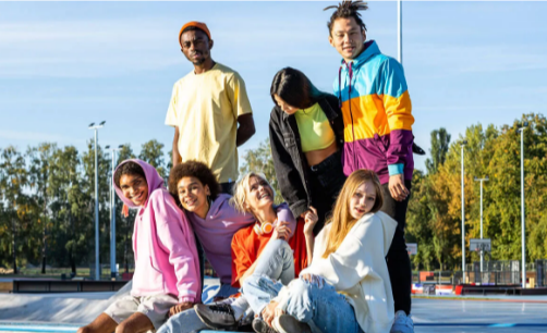 Compact Elegance in a Changing Fashion Landscape